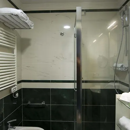 Hotell Jr Oriente 4*